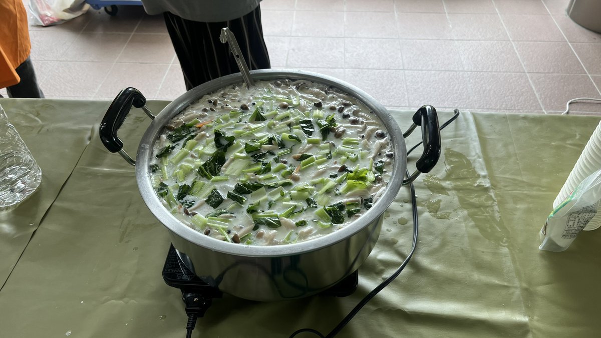 ku_wellness's tweet photo. 5/22の自然科学本館のスープ試食会の模様です。
#学生クルー https://t.co/dC9k1dGzQ3