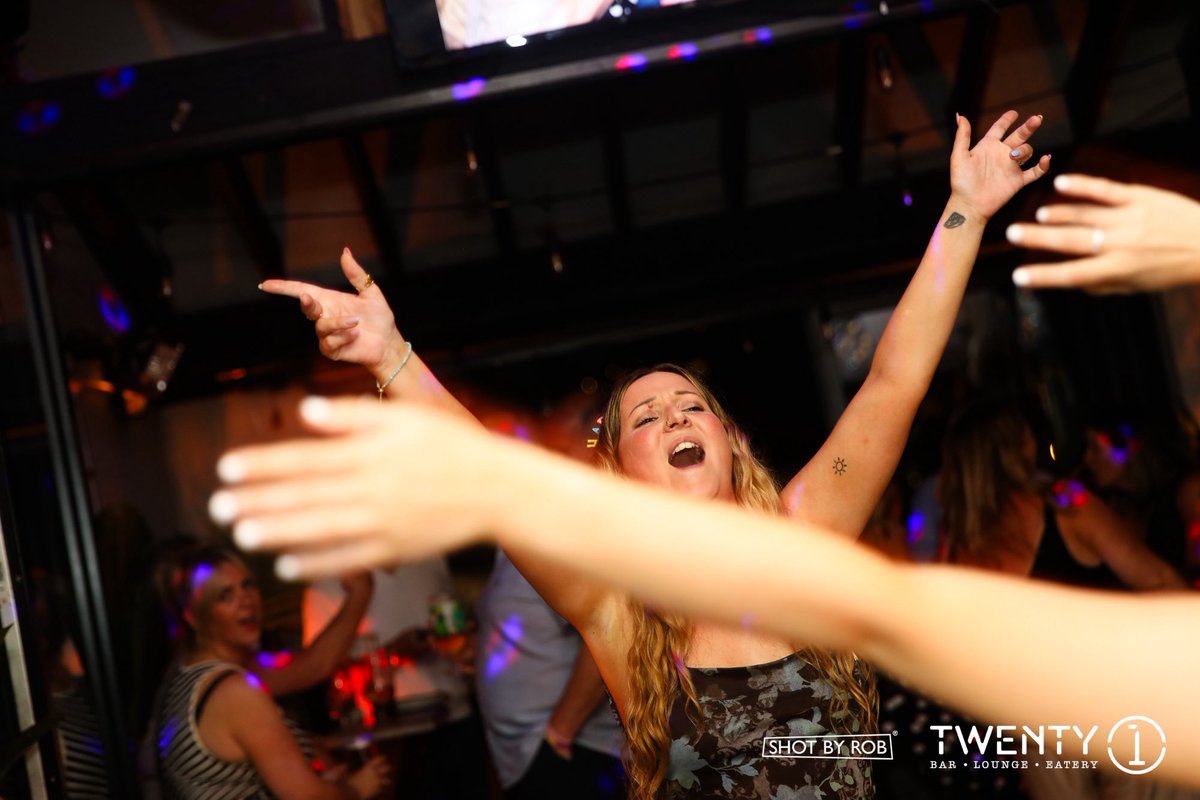 shotbyrob's tweet photo. 40th birthday celebrations in @twenty1lounge 📸 https://t.co/zFi2AeSxqm