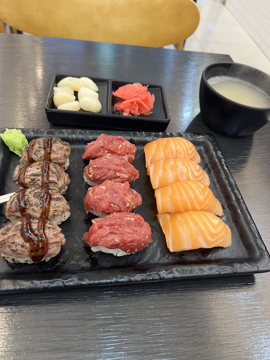 Junto_10's tweet photo. 久々にカジノ外で食事 https://t.co/3ShnJXfTgu