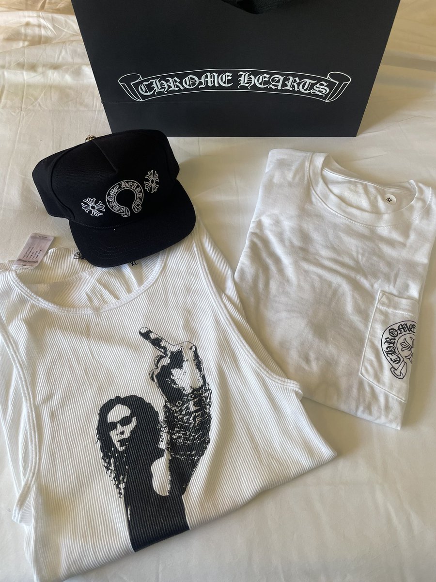 satorinn94's tweet photo. クロムハーツ🌺ハワイ

購入品❤️
ずっと欲しかった帽子見つけて
大満足〜🇺🇸😍
定員さん達優しくておもしろすぎた><♡ https://t.co/l2KQpqRLz1