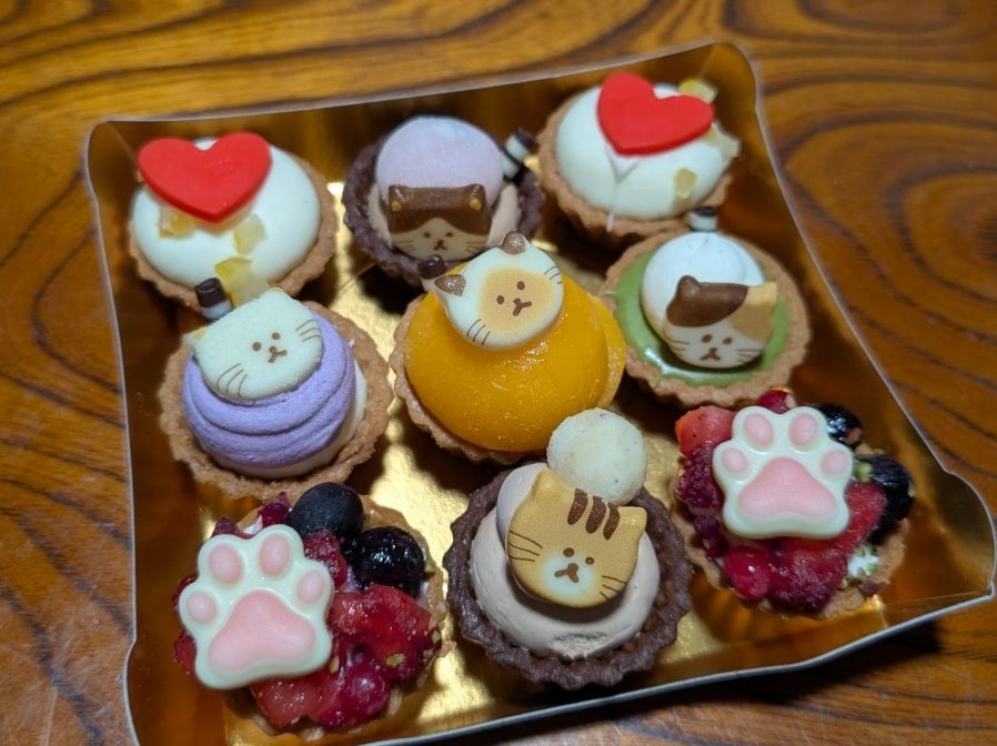 schnoaeva's tweet photo. くくぽんからアスパラのお返しにぬこタルトきたฅ^•ω•^ฅ https://t.co/1d0RLqMHV6