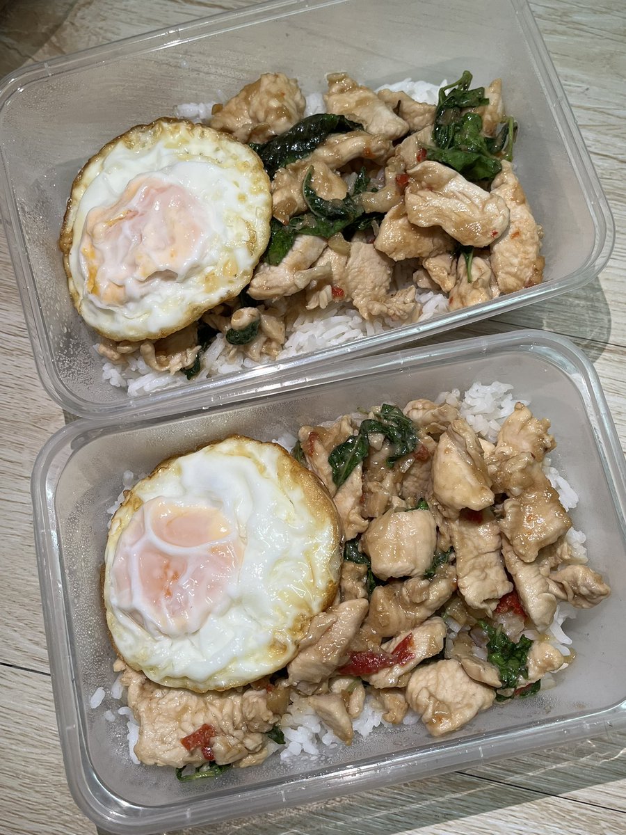 hbker07's tweet photo. ปกติไม่ชอบกินอกไก่ แบบไม่ชอบจริงๆ แต่วีคที่แล้วแดกข้าวกะเพราอกไก่ร้านนี้ 3 วันติด วันนี้ไม่รู้จะกินไรก็สั่งอีก ชอบมาก อกไก่นุ่ม ไม่แข็ง ไม่บาดคอ ไม่แห้ง กะเพราทำมาอร่อย ข้าวอร่อย ข้าวคุณภาพดี คือเริ่ด เติมโปรตีน มื้อนึงอิ่มนานนนนมากกกกกกกกกกกกกกกกกกก https://t.co/OMC5WNYV3n