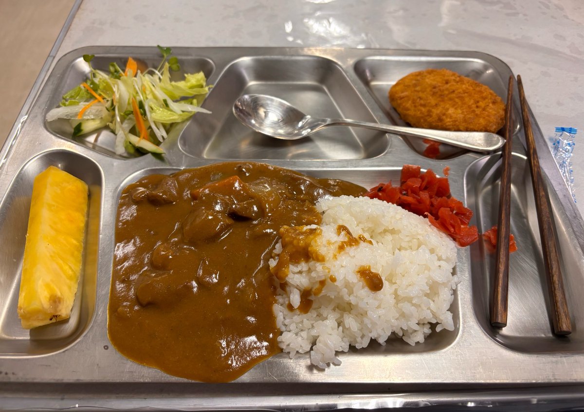 toreka2011's tweet photo. 門司港港祭り行って来ました。とねの特別公開抽選当たってカレー食べてきましたとても楽しかったです楽しいイベントありがとうございました。#門司みなと祭り　#海上自衛隊　#護衛艦　@fukuoka_PCO  @moji_minato https://t.co/jHhbtdE9kp