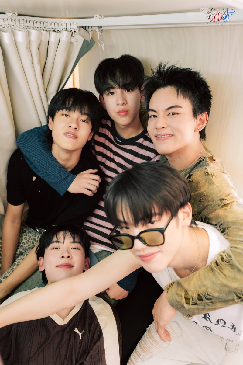 9214KIDS's tweet photo. พวกเรารักกันครับ 🙄🙄🙄🙄🙄 

#9214KIDS 
#SONRAYMUSIC https://t.co/p8lbHIyUgx
