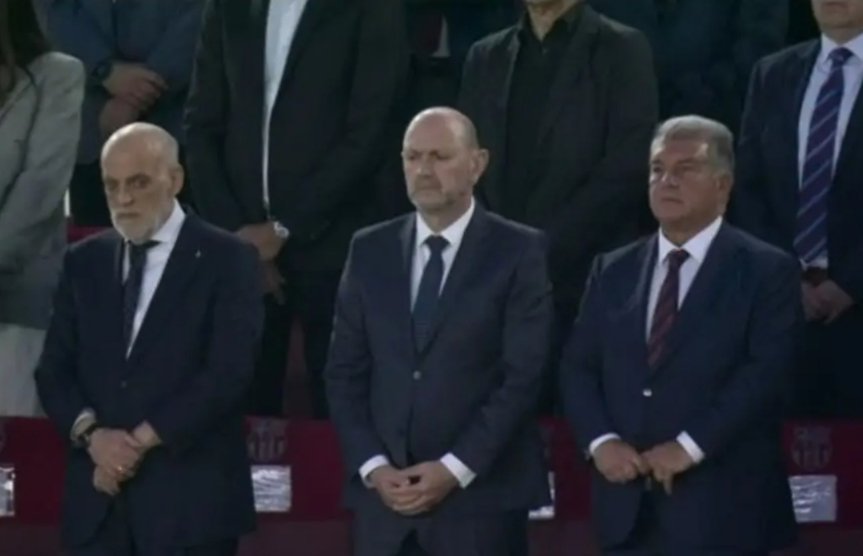JokerLaporta's tweet photo. ▪️Liga y RFEF solo hicieron una pregunta por el caso Negreira 
▪️Barça pagó la deuda de Tebas a cambio de ayudas 
▪️Olmo inscrito por el gobierno
▪️CTA amenazó y denunció al Real Madrid, al Barça por pagar y rajar no

▪️Apoyar a la selección es apoyar la corrupción. 🖕🏻🖕🏻🖕🏻 @rfef https://t.co/YTTu38kcrM