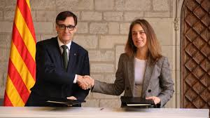 PujolComa's tweet photo. Només un parell de preguntes ben senzilles a @Esquerra_ERC  i als de @SomComuns:
El Govern de Madrid del @PSOE i en @sanchezcastejon a punt de col·lapsar i continuareu donant suport als pressupostos d'en @salvadorilla?
Algú m’explica per què teniu tanta pressa per aprovar els pressupostos de la Generalitat si bona part dels acords depenen del gobierno espanyol?
Si creieu que la millor garantia és creure's el @PSOE i als @socialistes_cat, molta sort amb això.
No cal que respongueu, ja sabem la resposta.
#SalvemCatalunya
@CatalunyaAC