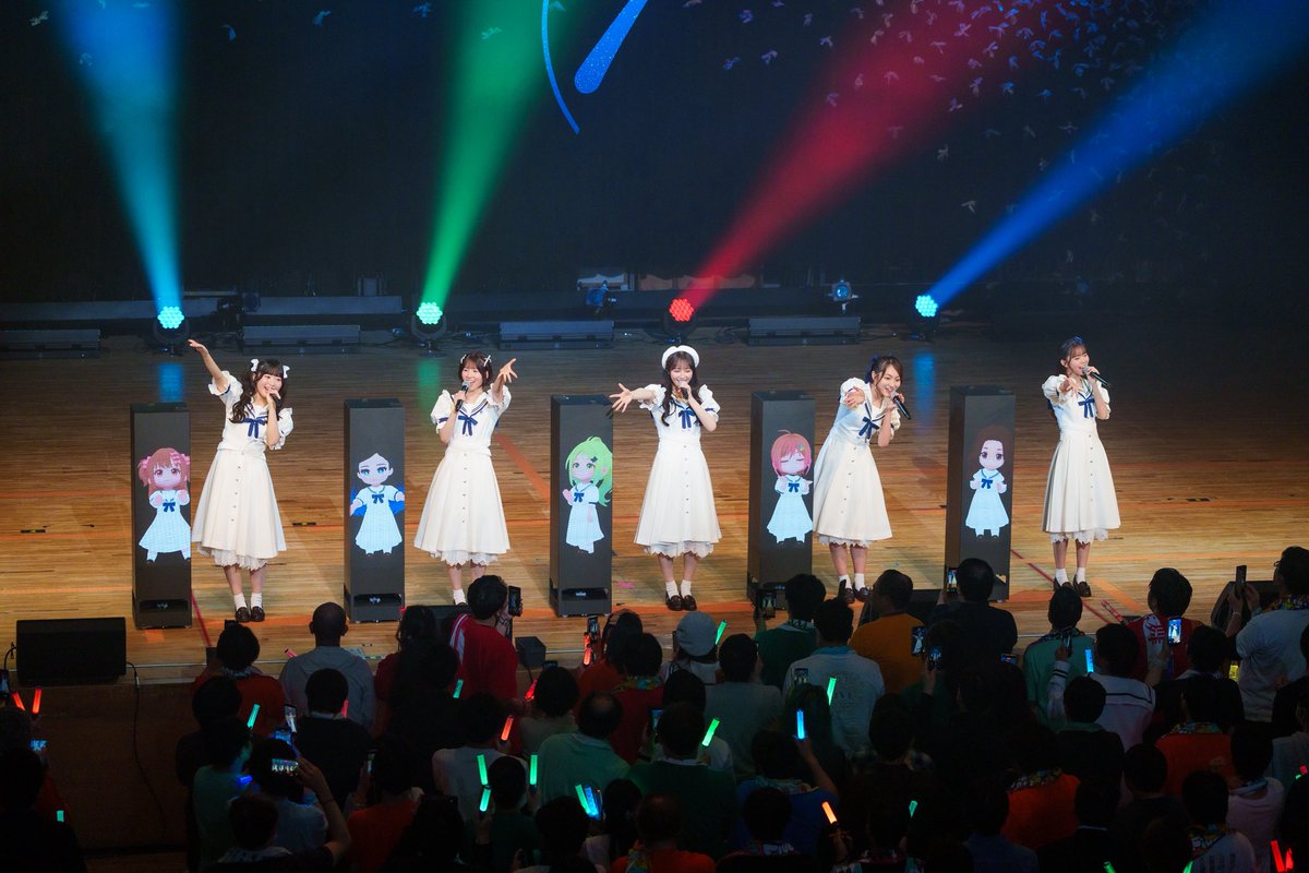 chuymaster's tweet photo. 昨日のライブの写真を見返して、素敵なグループ写真が結構あるなぁと思った。5人揃ってこその2期生だもんね。

 #Fivesta #ナナニジ https://t.co/FuoKxp9rPS