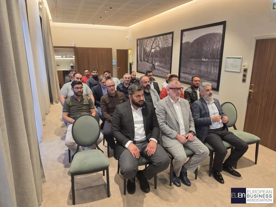 EubaFrance's tweet photo. 🇫🇷 Retour sur la conférence « Éthique Commerciale » organisée par EUBA Lyon.

Une soirée enrichissante autour du networking, des valeurs éthiques et du développement des relations professionnelles 🤝

Merci à tous les intervenants et participants pour leur présence.

#EUBA #lyon https://t.co/8fs7c7O2Ie