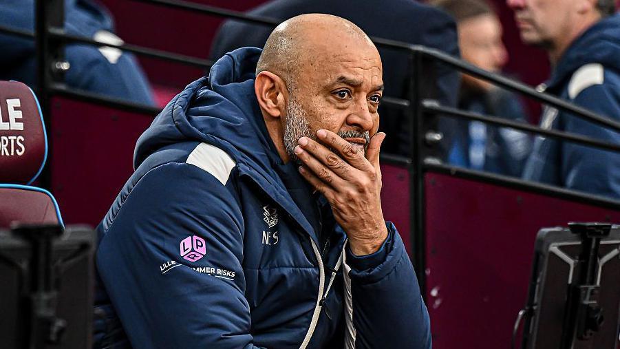 WestHamViews_'s tweet photo. BREAKING: Nuno Espirito Santo has been called into crisis talks with West Ham United's hierarchy this morning.

Sources confirm that the conclusion of this meeting will likely see the 52-year-old being dismissed.

[@TimesSport] #WHUFC #COYI https://t.co/R4tIkpNTg6