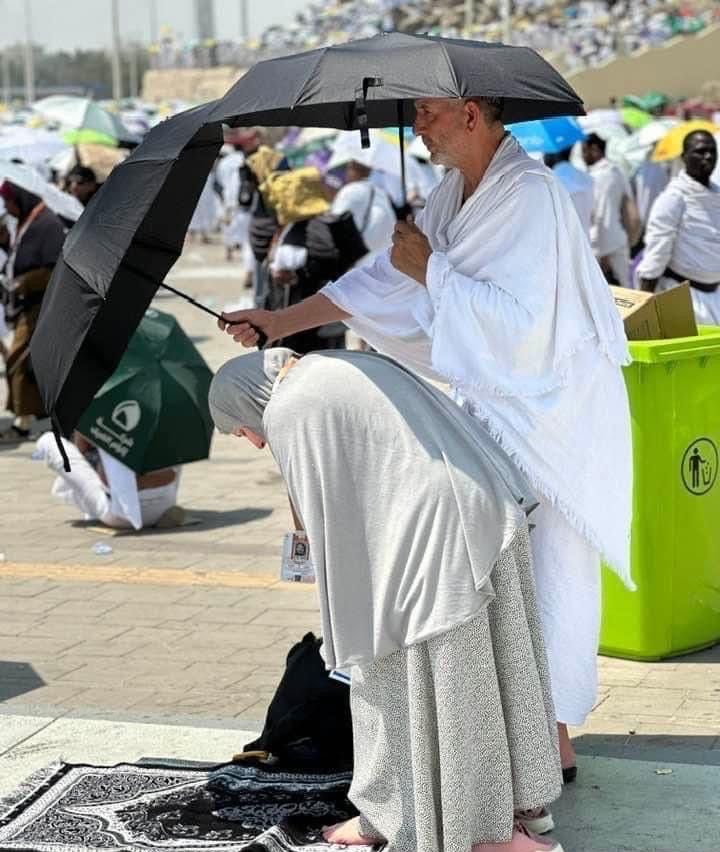 Ghado898's tweet photo. "يستظلان بالدعاء"

بِحَب مناسك الحَجّ ومَشاهِد الحُجّاج، وكل ما له علاقة بهذه الشَّعائِر الجَميلة..

وكل سنة بنتظر المَشاهِد الجميلة دي؛ أتأمّلها و أقول يا ربّ "وأنا كمان" أنَعِم عليّ. https://t.co/ezEO7x8Kws