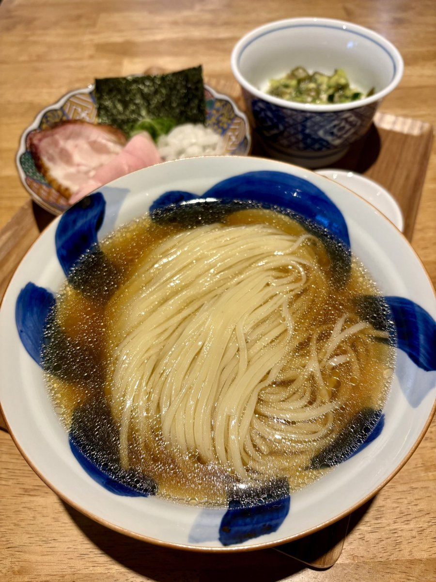 summ9982's tweet photo. 水戸市『中華蕎麦みうら』の冷やし煮干出汁そば！！

未食の限定✨
今年初冷やしかな🤔

しっかり煮干出汁の冷製スープうまー👏
麺は昆布水と同じですかね⁉️
珍しいのは山形の出汁がついてて麺にかけてお食べくださいとな😗
とろみが加わり暑い日にぴったり👍
山葵と酢橘の味変も🎯
夏に毎日食べたい☀️ https://t.co/6RZauU9ByW