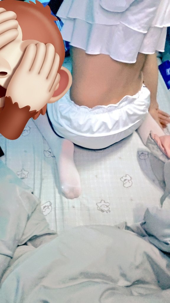 Honghui666's tweet photo. 超级喜欢这件衣服，偷偷摸摸的穿 #4i #m https://t.co/wdoU9R3R7T