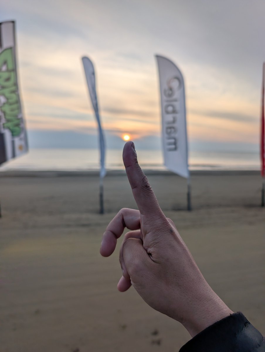 eb_furai's tweet photo. 17:57無事完走しました！
今年は340km
いつ見ても最高の夕焼け

去年の忘れ物、
2台で完走成し遂げました！🐕️

#SSTR #SSTR2026 #Dax125 https://t.co/0cV0gLG79Q