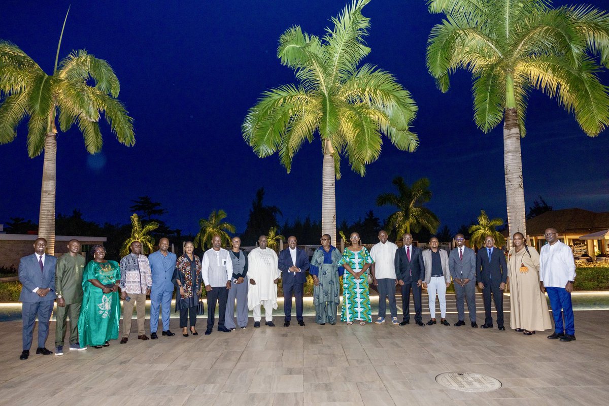 ThepeaceToday's tweet photo. In Benin for President-elect @WadagniRomuald's swearing-in ceremony, Rwanda’s Prime Minister @Dr_JNsengiyumva met the Rwandan community and praised their role in strengthening Rwanda–Benin ties, urging them to keep advancing cooperation and development between the two nations. https://t.co/rgS8WeQtrM