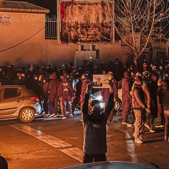 batmaniei7vrc's tweet photo. When we risked our lives on Iran's streets, we shouted for Crown Prince @PahlaviReza. Mr. President @POTUS , you must talk to our leader, not the terrorist IRGC. Listen to the Iranian people. #StopIRGC https://t.co/YtdTZd3GnP
