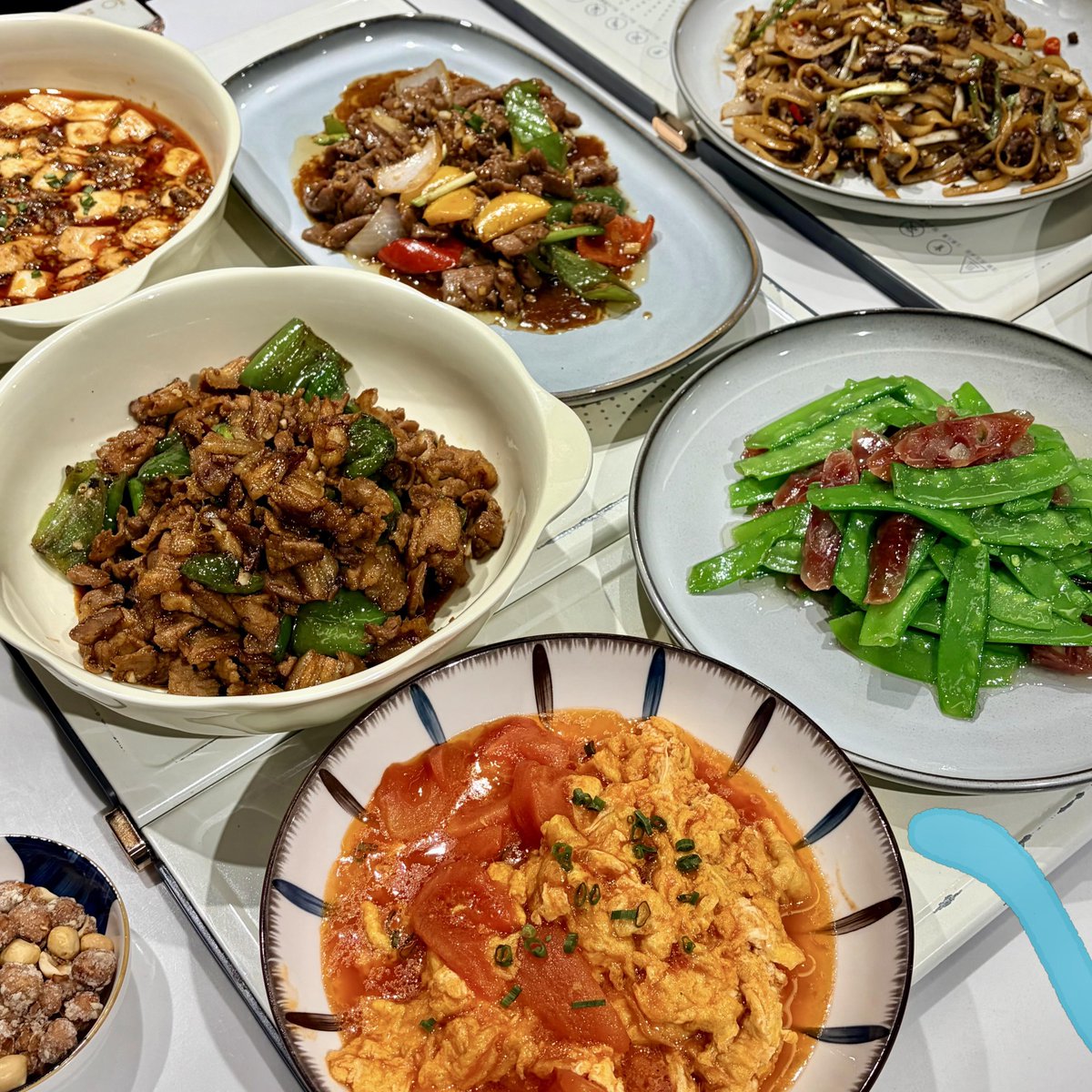 _ON_owo's tweet photo. 브룰루가 오늘의 비리밥 올려줌 🥗🥘
바이퍼도 이미 복귀해서 같이 연습 중이래요- https://t.co/b4Goo3RifR