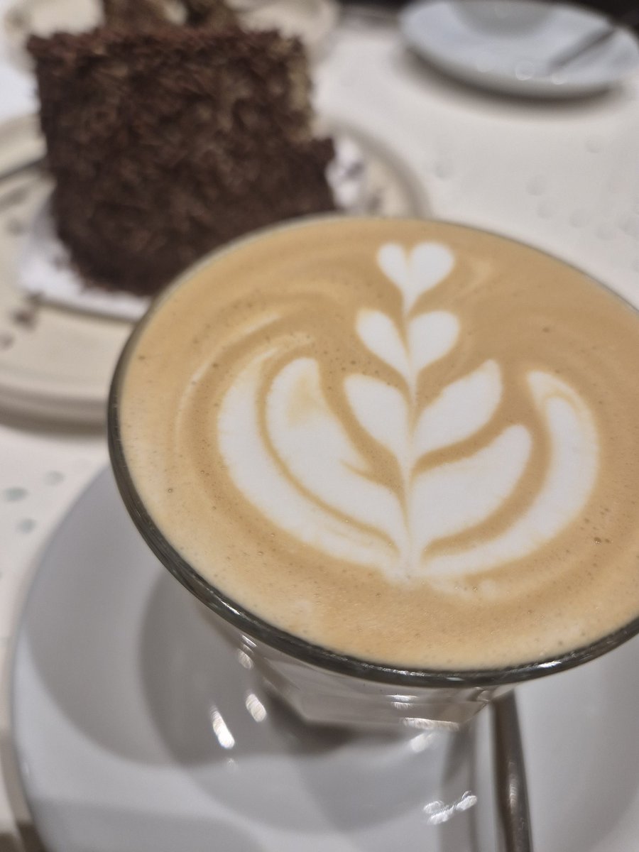 java_blu3s's tweet photo. Ngopi di tengah hujan.
Mikirin kenapa Idul Adha lebih sepi daripada Idul Fitri? Ternyata karena berkorban lebih berat daripada memaafkan. 🥺

Maafkan aku yg terlewat baca WA mu.. https://t.co/1YyJ3VntZx
