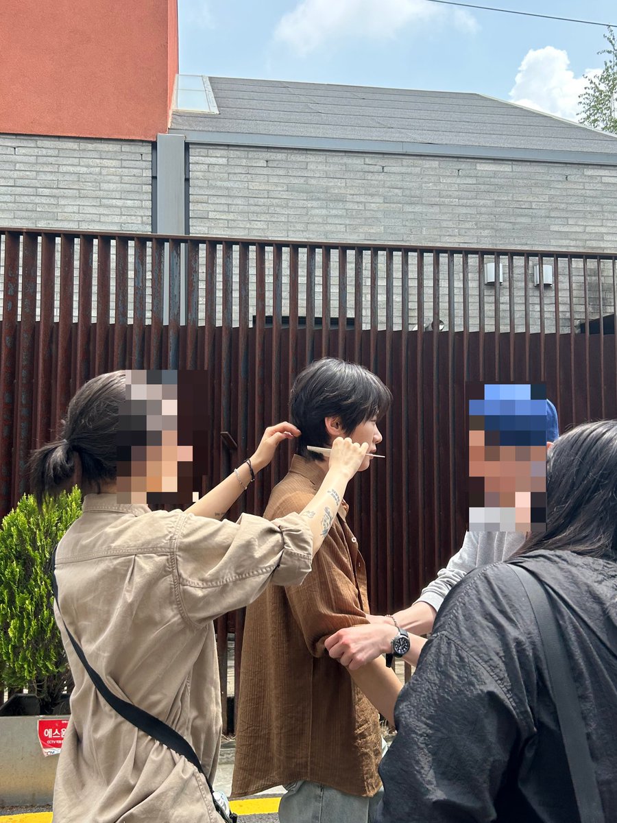 kdh_jp_official's tweet photo. [📸]

もう少しお待ちください...👀✨

#キムドンヒ #김동희 #KIMDONGHEE https://t.co/uvbHybIwIO