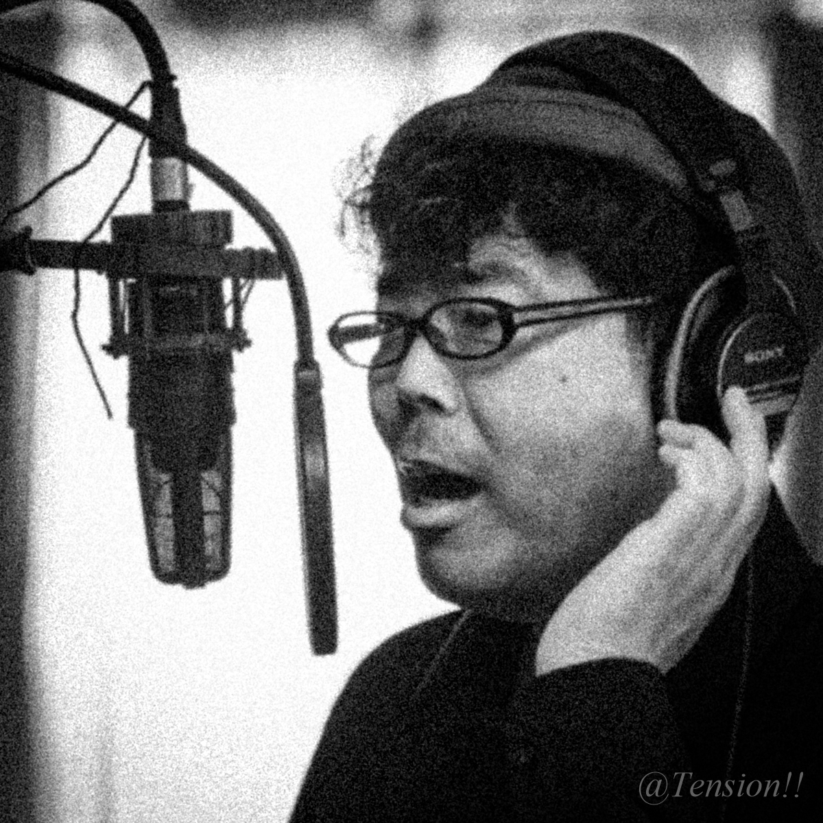 Tension_JP's tweet photo. 今日は新曲のボーカルレコーディングでした🎙
ごく一部ではイケオジ化していると言われることもある、Vo.Shigeです😎

曲は、バンド的に新境地な気がします✨

未発表の完成曲も合わせると、２曲同時進行中です🎵

#atTension #あってん
#作曲 #編曲 #バンド #音楽 #DTM
#山口森広 #Sion #白川詢 #上江洌亮司