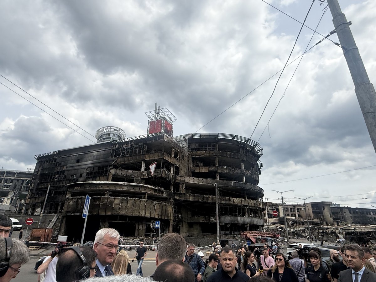 danielroethlin's tweet photo. Today, I joined FM @andrii_sybiha and the Diplomatic Corps to lay flowers in memory of the Victims of the devastating missile attacks last weekend and to hear from the First Responders about their extraordinary efforts. 
The heinous 🇷🇺 attacks against civilians must stop. https://t.co/HkBBXdVBTl