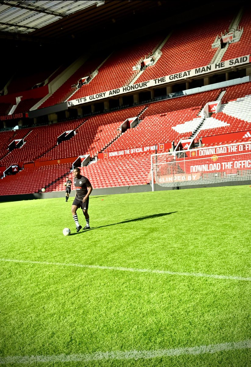 funinature's tweet photo. First Nigerian to score a pen at old Trafford- next up Musée du Louvre- God is the greatest https://t.co/y8TkZVbIIl