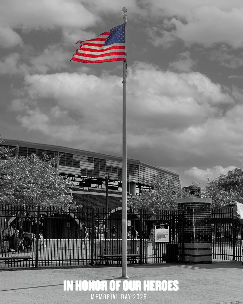 RoseMusicCenter's tweet photo. This flag flies in honor of those who gave their lives. https://t.co/o6vGT7e5NN