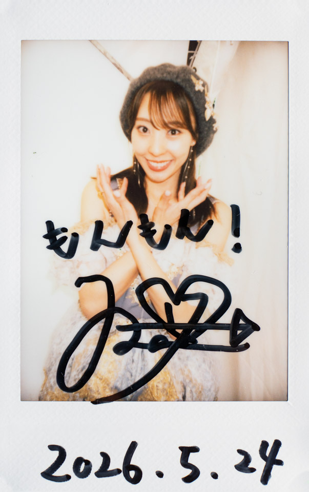 石田晴香 生写真 約400枚　他グッズ サイン入りTシャツ トレカ など 石田晴香 生写真 約400枚 他グッズ サイン入りTシャツ トレカ など