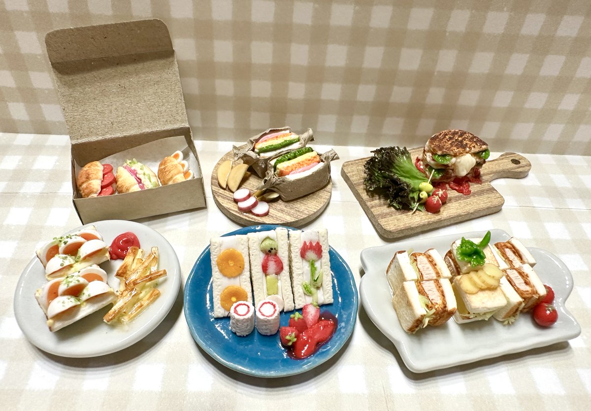 minMiromi's tweet photo. CoCo壱のガチャ集めたら食品系に目覚めてしまった🍴ただでさえ気になる物が多いのに😂
でもコレ可愛すぎないかい？🩷🥪
お皿が陶器なのも高ポイント☺️👍
＃ガチャ
＃サンドウィッチ https://t.co/3WSy1f0n6r
