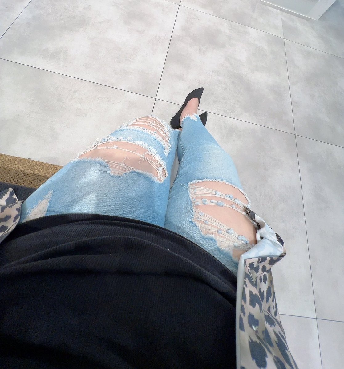 puumittsu's tweet photo. とてつもなくリバウンド中でズボンのダメージからお肉が溢れてきてる👖
お腹もタプタプだぁ😅

お休み堪能したしゆったりと夕飯作り始めよー🍖

最近食欲がとてつもない🤤
常に腹ペコ🥺

 #みけぽ女子
 #みけぽ女子と繋がりたい https://t.co/SbQjAzbw1G