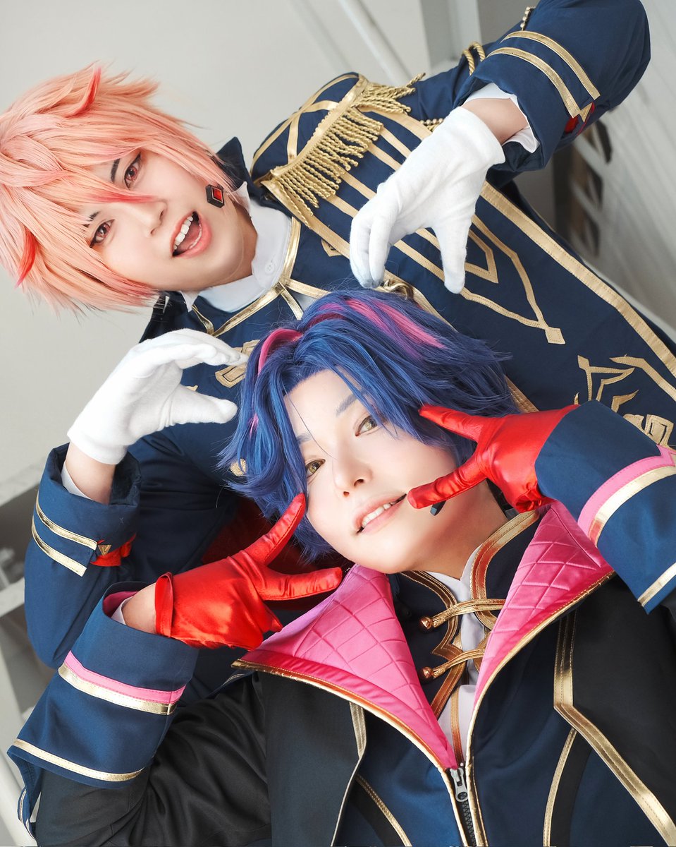 hadukicos's tweet photo. 【cos/🌈🕒】鳥

 ՞･֊･՞  💜˚. ✦.˳·
 ̳ ̳^.  ̫ .^ ̳❤˖✶ ⋆.

*

*♦☕：@tanutanu_77
*🦉🎻：@hadukicos
*photo：@Chyoko_____
#真ん中大集合初夏の共通衣装併せ https://t.co/FeXdX9h04l