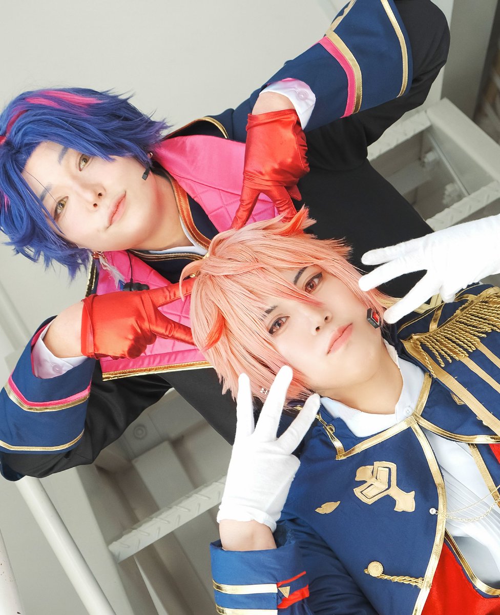 hadukicos's tweet photo. 【cos/🌈🕒】鳥

 ՞･֊･՞  💜˚. ✦.˳·
 ̳ ̳^.  ̫ .^ ̳❤˖✶ ⋆.

*

*♦☕：@tanutanu_77
*🦉🎻：@hadukicos
*photo：@Chyoko_____
#真ん中大集合初夏の共通衣装併せ https://t.co/FeXdX9h04l