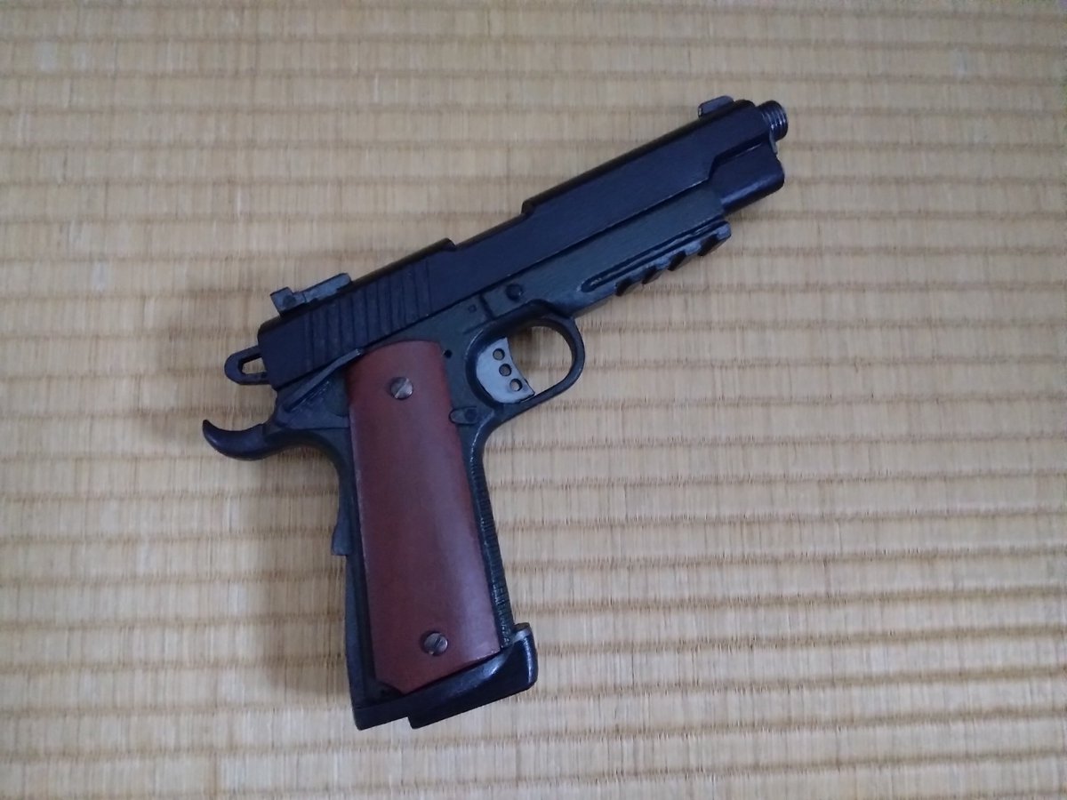 SHAKEBALLER's tweet photo. なんとなく、TLにモデルガンが流れてきているので、以前、輪ゴム銃キットで作ったオペレーター置いときます。 https://t.co/Z93jEUxhuu