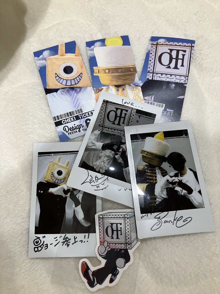 Enaka_zattA's tweet photo. いやー、かっこいいですね2日目の初っ端から屍が1体生まれましたよ、チェキのポーズ困らないようにすぐハート作ってもらっちゃうのでレパートリー増やしたいですね(感想) https://t.co/O9ozxR4ade