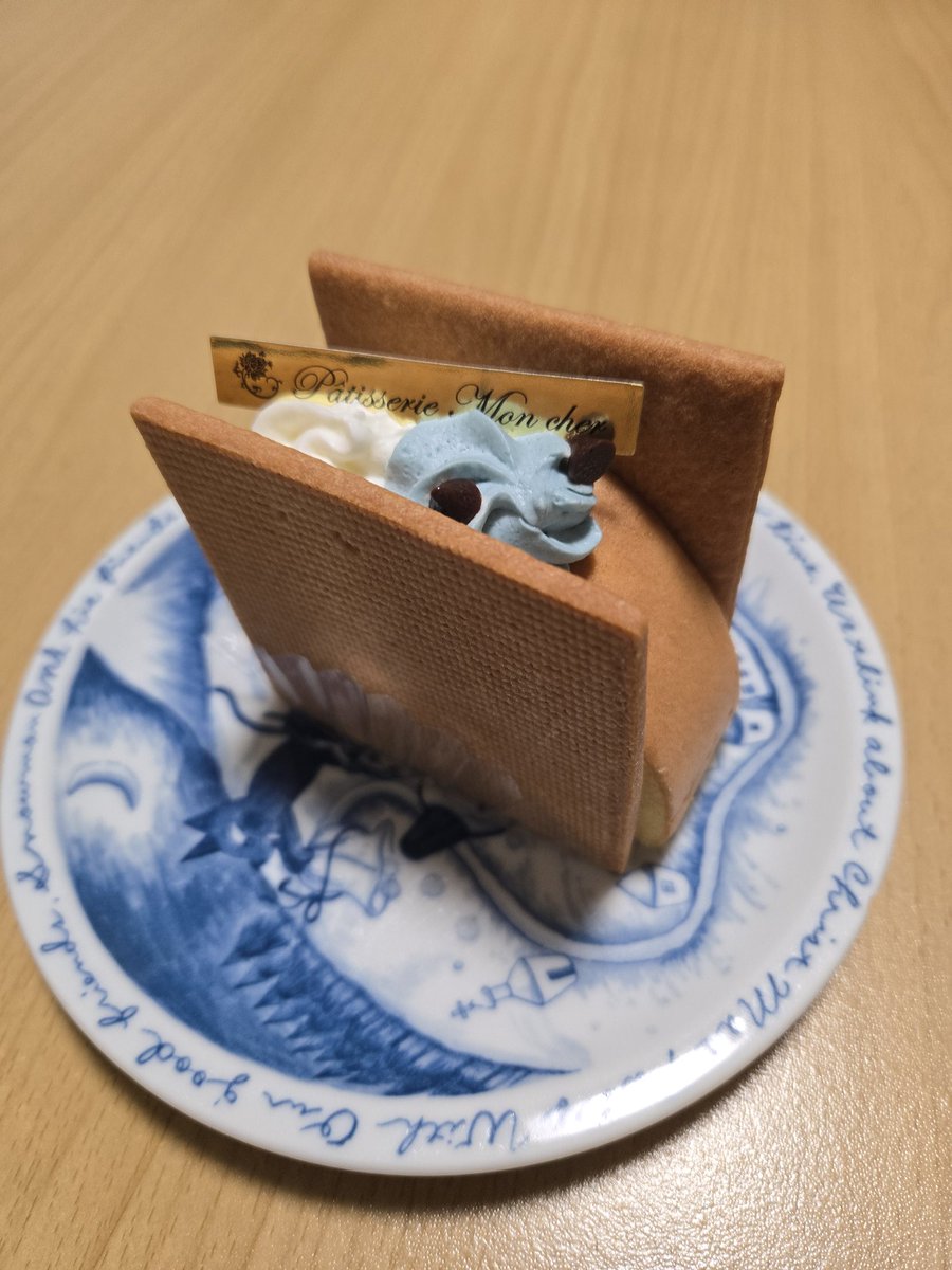 rinatz3's tweet photo. サバカレーの後はロールケーキ😋 https://t.co/a1FOepzjZA
