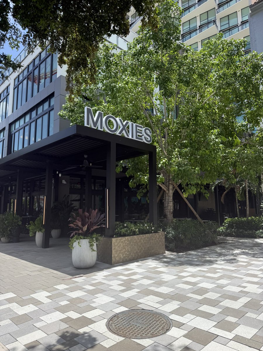 rfelice386's tweet photo. MDW Lunch at Moxies… surrounded by Louis Vuitton, Zegna, and Rolex.
One quick lunch run in Palm Beach and suddenly your wallet’s fighting for its life 💳🥵 https://t.co/RyRS3gDZ2i
