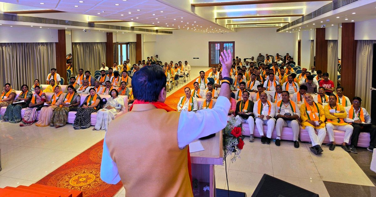 BJP4MP's tweet photo. भाजपा प्रदेश प्रभारी डॉ @bjpdrmahendra जी ने आज सीहोर में 'पंडित दीनदयाल उपाध्याय प्रशिक्षण महाअभियान-2026' के अंतर्गत आयोजित जिला स्तरीय प्रशिक्षण वर्ग में कार्यकर्ताओं को संबोधित किया।

इस दौरान जनप्रतिनिधि एवं भाजपा पदाधिकारीगण उपस्थित रहे। https://t.co/pf0CUmoFJ7
