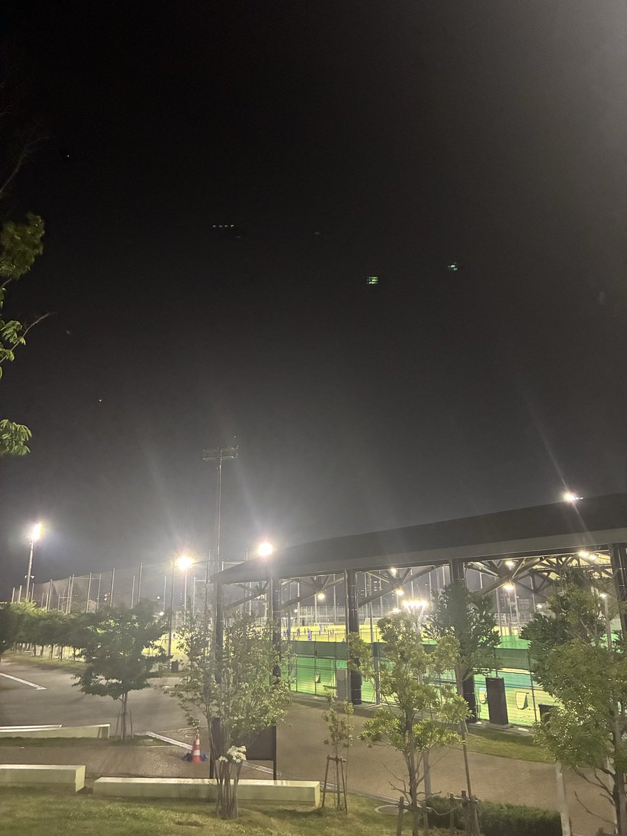 tetsujit_t's tweet photo. ガチペース10k予定が
5kでガス欠
土曜の疲れが残ってた？
いや、回復おそ……

ラスト100m本気ダッシュ
100m/15秒でした〜
短距離遅www知ってたけど
 #ランニング #夜ラン #ダッシュ https://t.co/cPaJ904f3G