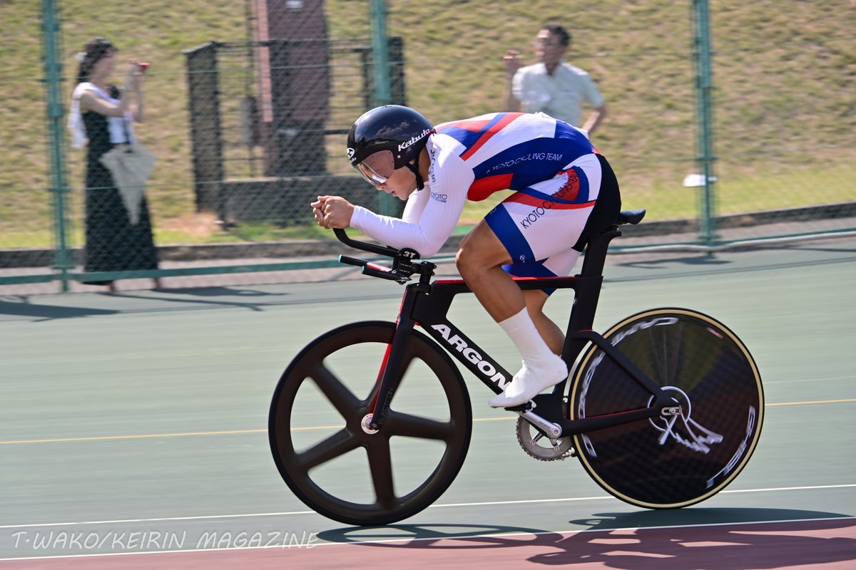 KEIRINmagazine's tweet photo. 第73回全日本プロ選手権自転車競技大会
■4㎞個人パーシュート

優勝・窪木一茂（青森）

2位・谷内健太（京都）

3位・角令央奈（福岡） https://t.co/9EPLk22rw0