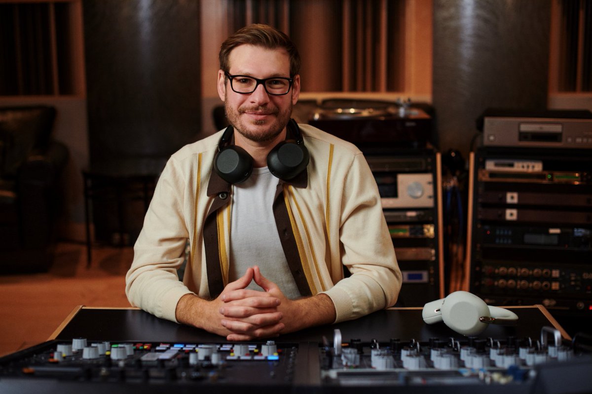 SonyAfrica's tweet photo. Crafted with world’s leading sound masters 🎧
Developed with award-winning mastering engineers, 1000X THE COLLEXION delivers sound as it was meant to be heard, with clarity in every detail.
From studio to everyday listening, experience premium sound.

Master the art of listening. https://t.co/pkBMp9KXVP