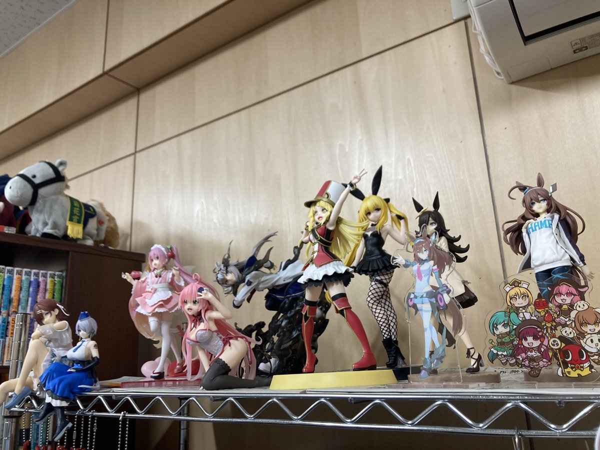 TISS_tcue's tweet photo. 部室掃除したんだけど…これってきれいって言えるんかな？
＃高崎経済大学 ＃TISS #フィギュア https://t.co/bFoHfB5dbS