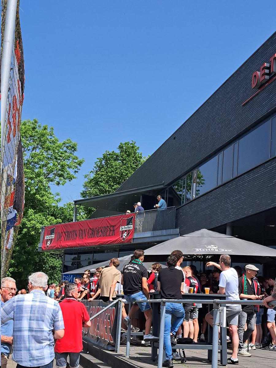 dlc89's tweet photo. Helaas geen kampioenschapsfeest in Groesbeek omdat Quick Boys hun wedstrijd "gewoon" won. Hierdoor blijven de Treffers en Hoek 2de en 3de.

Seizoen 25/26
⚽️ de Treffers - HSV Hoek 2-2
🗓 23-05-2026
🏟 sportpark Zuid
📍Groesbeek 🇳🇱
🏆2de divisie

#groundhoppen https://t.co/6hFCm6DFFq