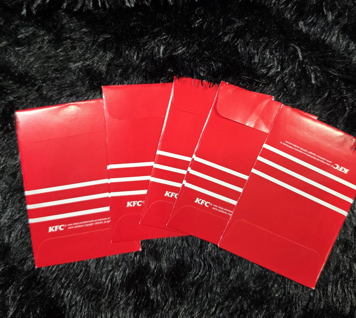 934677s2's tweet photo. มีใครสนใจอยากลุ้น การ์ด KFC แบบยังไม่แกะมั้ยคะ
ใบละ 35฿
ส่งเหมา 30฿ (พิเศษ/ห่างไกล+30) 
#ตลาดนัดอากาเซ #ตลาดนัดอากาเซ่ #ขายของสะสมgot7 #ตลาดนัดgot7 #ตลาดนัดเมนแบม #แบมแบม #BamBam https://t.co/yriNfmmcqh