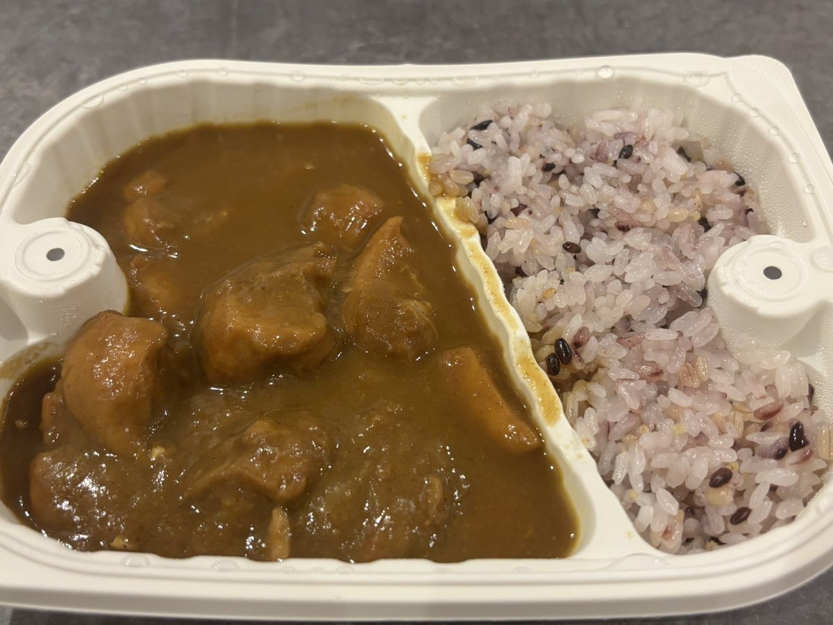 muscle1046's tweet photo. 【ごちそうShape】の開発中の冷凍弁当たち。

いやー、半端なく美味しい…。

カレーもドリアも僕が0.1g単位でレシピ開発をしているからこそ【ごちそうShape】でしか食べられない唯一無二の味わいに。

試作しては失敗を繰り返して辿り着いた極上の味わい。

早く皆さんに食べてもらいたい https://t.co/tkFvhrILs6