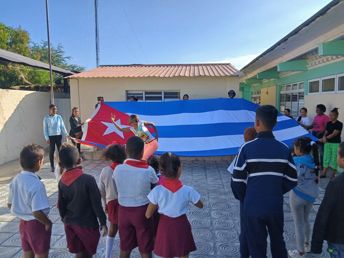 EEJAMCaimanera's tweet photo. ✍️ "Guantanameras, Guantanameros, los llevo en el corazón"  
Desde la Escuela Especial Julio Antonio Mella  Caimanera, nos alzamos junto a todo el pueblo cubano para repudiar la absurda acusación del Departamento de Justicia de EE.UU. contra nuestro Comandante https://t.co/v7AbfjTj65