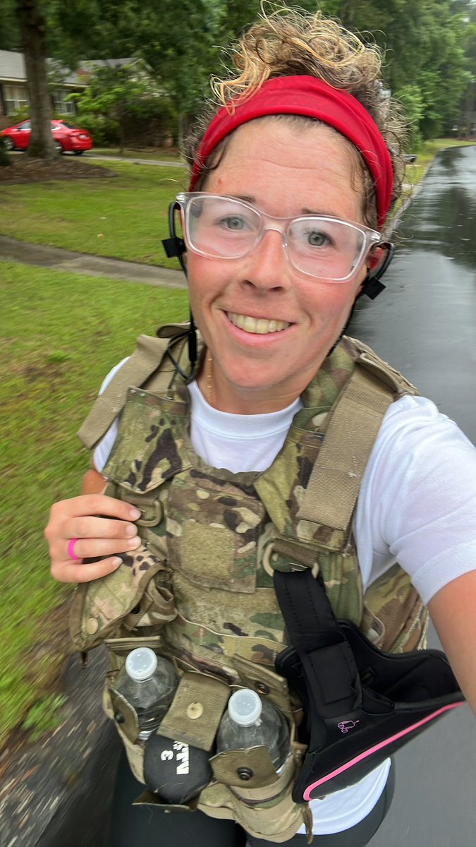 _Coach_Alex_'s tweet photo. Weighted vest intervals for 2.8 miles this Memorial Day!! Body weight portion of the Murph next. Remembering all those who lost their lives fighting for our freedoms in our country 🇺🇸 https://t.co/JB51iTBMgI