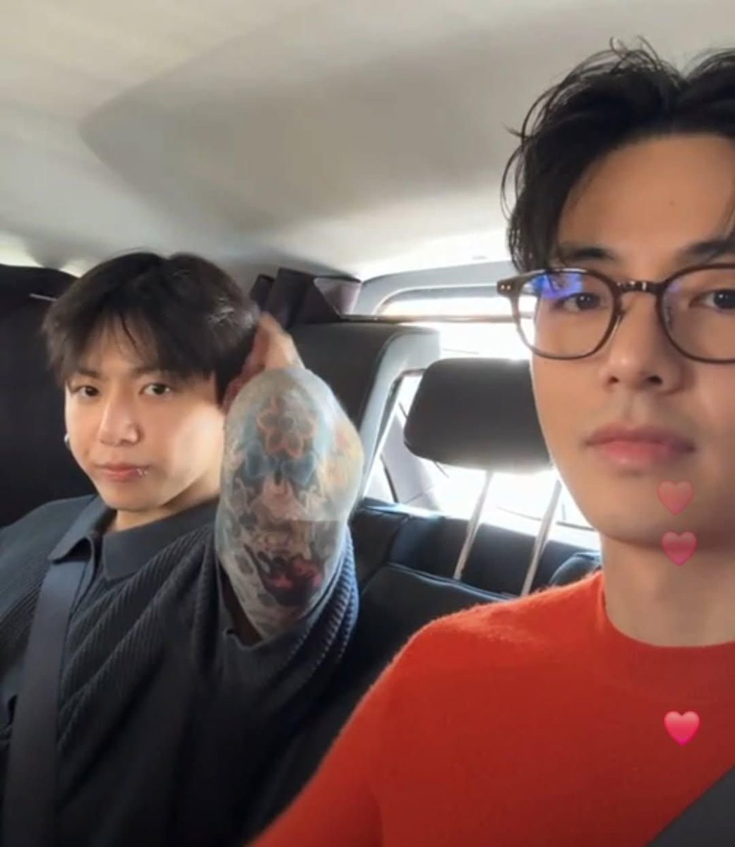 tangmotwit's tweet photo. เธอถ่าย                                                 ผมถ่าย
เธอลง                                                    ผมลงมั้ง https://t.co/F9Iml96LZv