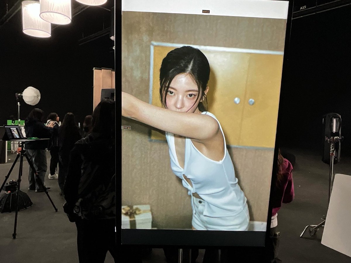 choijiifsu's tweet photo. ( ᝰ 📸 .ᐟ )   capturing  𝙥𝙚𝙧𝙛𝙚𝙘𝙩ion  straight  from  the  monitor  screen. https://t.co/h7DUWLJ08t