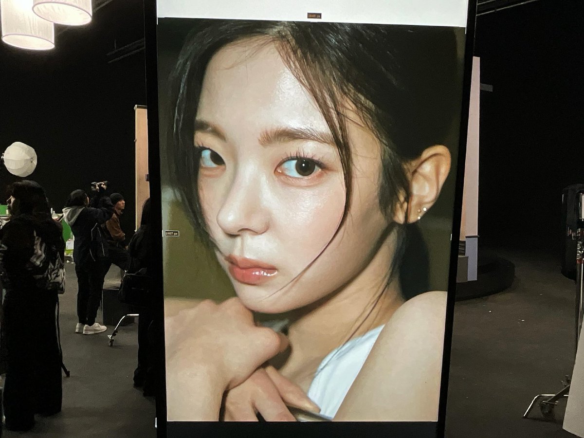 choijiifsu's tweet photo. ( ᝰ 📸 .ᐟ )   capturing  𝙥𝙚𝙧𝙛𝙚𝙘𝙩ion  straight  from  the  monitor  screen. https://t.co/h7DUWLJ08t