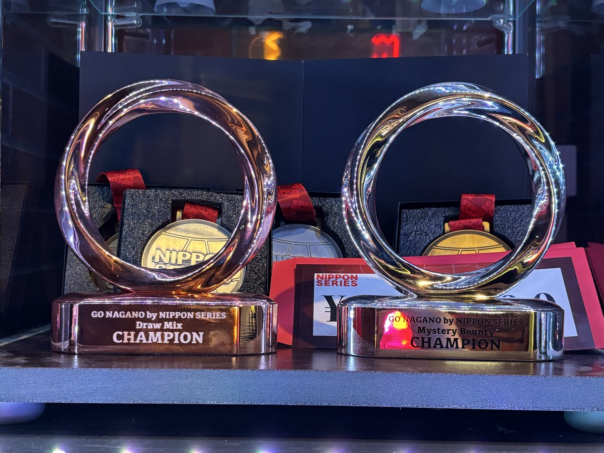 overdogpoker's tweet photo. 【💲スーパーリングDAY💲】

現在2テーブル、10名様で盛り上がっています！

NSのプライズカード、写真
トロフィー2つの設置完了☑️

ぜひ見に遊びに来てください🥳 https://t.co/iEzr7KV1ij
