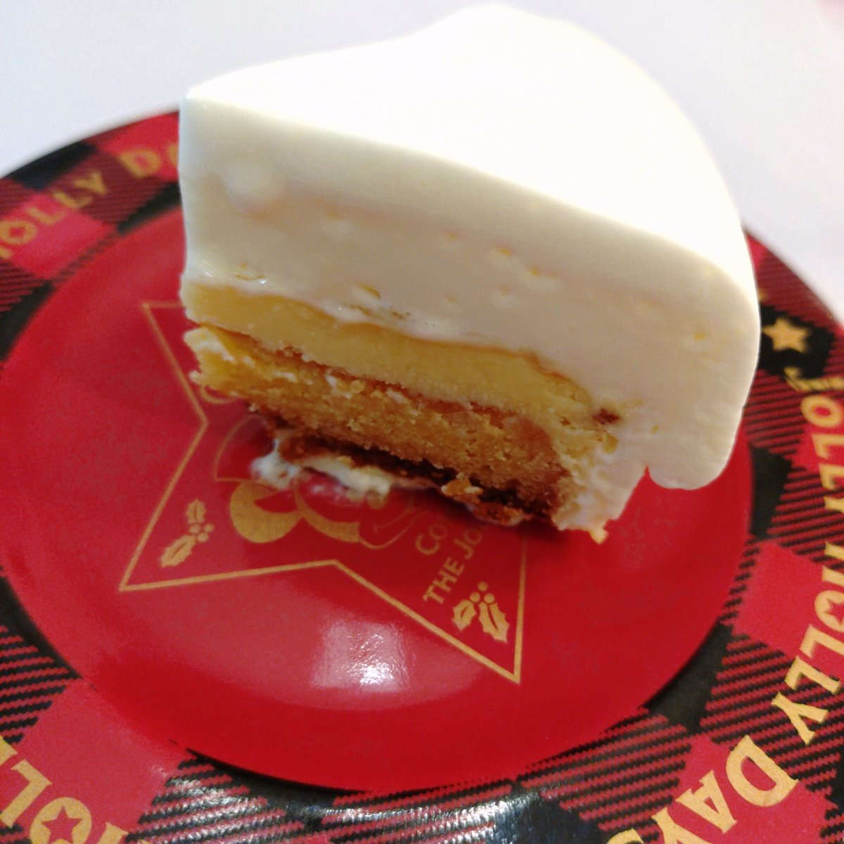 kogesweet's tweet photo. オンライン販売開始で即刻品切れのきのとやクリームチーズケーキ  
白飛びすごいが味もすごい
すごく口どけ軽くて、フォーク入れるとシュワッて音がするくらいのふんわりクリームやチーズムースが良い。
その下のベイクドチーズの濃厚さよ！これは美味！ https://t.co/D78N2YP7R3
